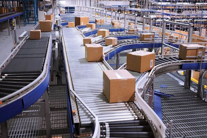 Navigating the Options: Choosing the Right Conveyor System for Your Business Needs